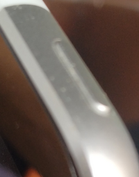 ipadの電源ボタンが若干陥没してます。ほかのipadと比べて電源