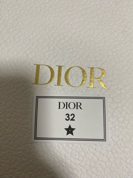 DIORの財布を買ったのですが、中に「32」と書かれた紙のカードが入っ