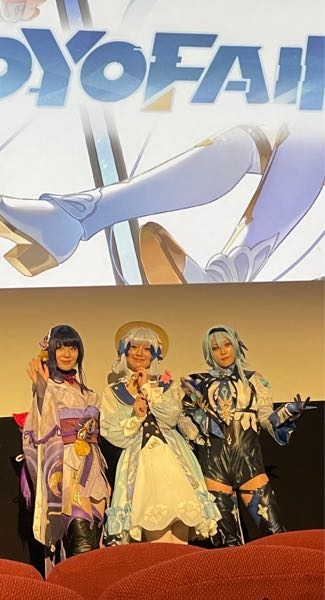 有名なコスプレイヤーさんが居るイベントに行ってきた自慢を友人にされたのですが 送られてきた画像を見て レイヤーのどこに周りは惹かれるのか僕にはわかりません コスプレイヤーはみんなこんなにおばさんなんですか？？？ なんで人気なんですか？？キャラに失礼なのでは…