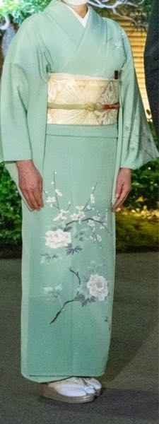 このお着物からオーダーリメイク承ります グリーンの大輪のお花が