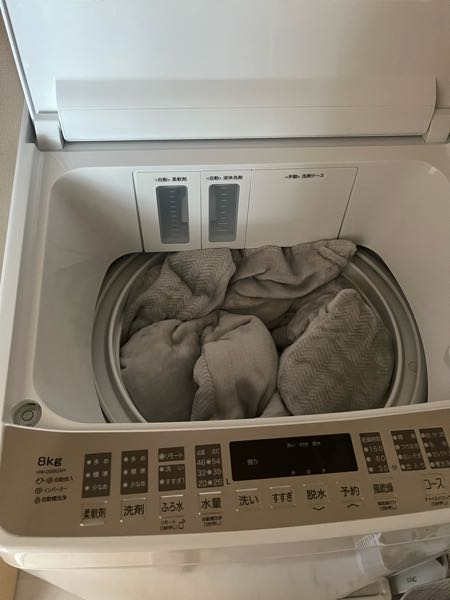 至急です。画像あり。8kgの洗濯機で掛け布団を洗おうとしたらこんなに