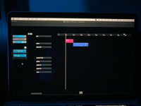 MacBookのソフトウェアアップデート(Sonoma 14.0)をしてからcubaseの画面に不具合が起き出しました。 画面を開くと、真っ暗な状態から始まって、カーソルを合わせたところだけが表示されるようになっていちいち全部カーソルを合わせにいく準備をするのが毎回面倒くさいのですが直す方法はありますか？？