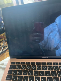 MacBookairM1の画面が映らなくなりました‥横に置いて動画見ながら寝落