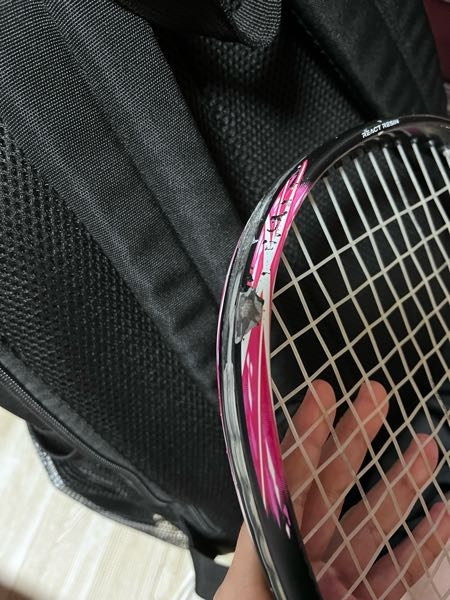 硬式テニスのガットのことなんですが・・・ガットにささくれみたいな