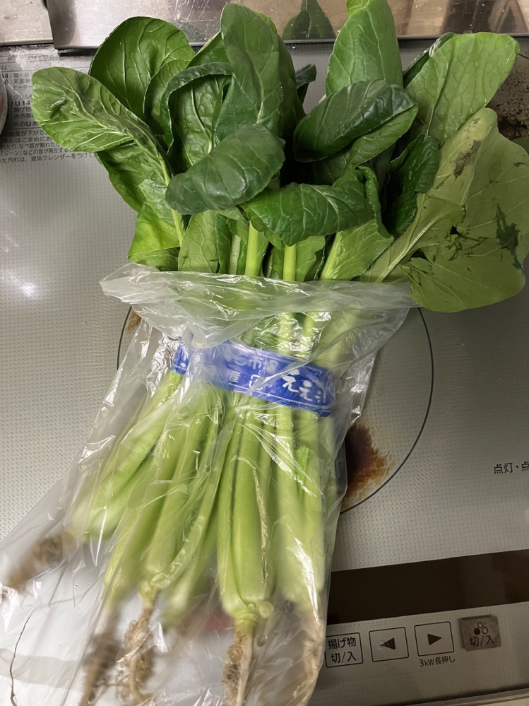この画像の野菜、小松菜ですよね？今日スーパーで買ったのですが