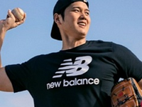 大谷さんの今回のグローブ寄贈は、ニューバランスのビジネス戦略でしょうか？
NBの広告がめちゃくちゃ目立ちます
むしろ、それを推してます プロモーションですよね？アメリカのすることっていやらしくないですか？