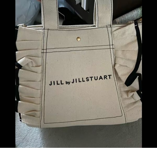 ジルバイジルスチュアート のフリルトートを購入したのですがこちらの商品本物でしょうか？