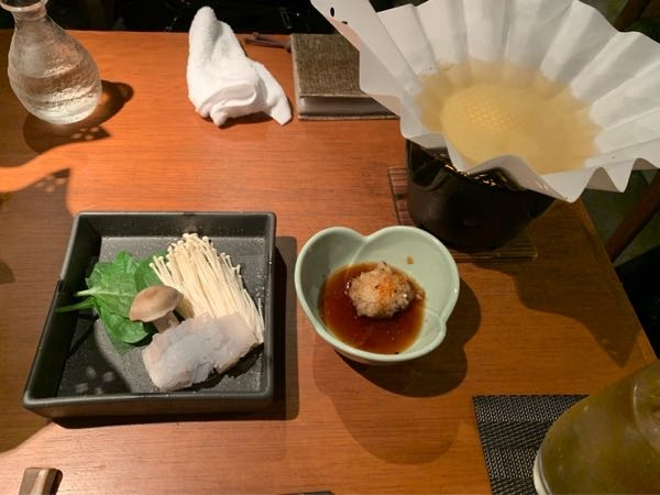 京都駅周辺でこの料理が出てきた店があるのですが名前がわかりません。 どなたかわかる方いらっしゃったら教えてください．