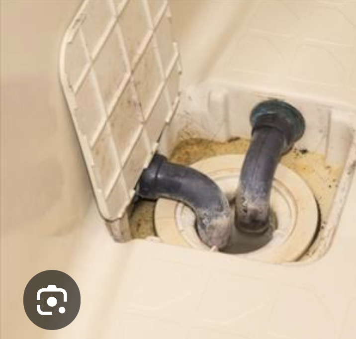 排水溝の掃除方法について マンションの３点ユニットタイプの排水溝（もらい画ですがこんな感じです）のお掃除方法をおしえてください。よろしくお願いします