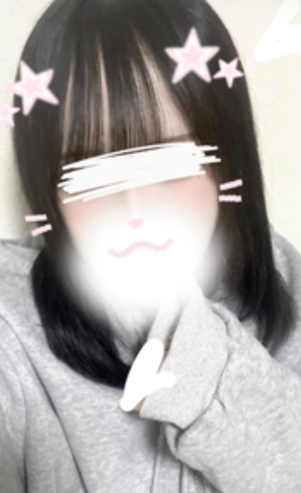 インスタ等で口元の隠れるこのエフェクトの水色バージョンってあったりしませんか?もしあるならなんて名前か知ってる方教えて欲しいですm(_ _)m