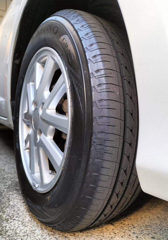 車のカスタムでインチアップ、インチダウンに拘っている方。 私のコンパクトカーのタイヤは14インチ（175/65R14）で、クッション性含む乗り心地と静音性がツボですが、インチアップしろって思いますか？ 【仕様】 ホイール︰モデューロ タイヤ︰レグノGR-XⅡ