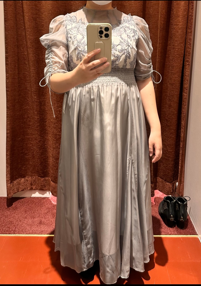 成人式後の同窓会の服装についての質問です。 ホテルで立食式で行うのですが、ドレスコードと言われました。写真のでも大丈夫なのでしょうか？