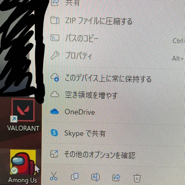 至急。pcでフォートナイトをしていたのですが、2〜3時間ほど放置していたらマウスがバグり始めました。 マウスは2ヶ月前くらいに買い換えたばかりで、前もほとんど同じ現象が起きてました。 電池も入れ替えてみたりしたけど治りません。 フォートナイトのマップを選択する画面で勝手に1番下までスクロールされて、おかしいなと思い再起動も試してみましたが無理でした。 一応デスクトップの何も無い部分はクリックできるのですが、タブを最小化するーの部分やアプリをダブルクリックしても1発で開いてくれません。(画像のように毎回なります。下のバーのアイコンをクリックした時も同じくです) 治す方法ありますか？Windowsです。世代は分かりません。