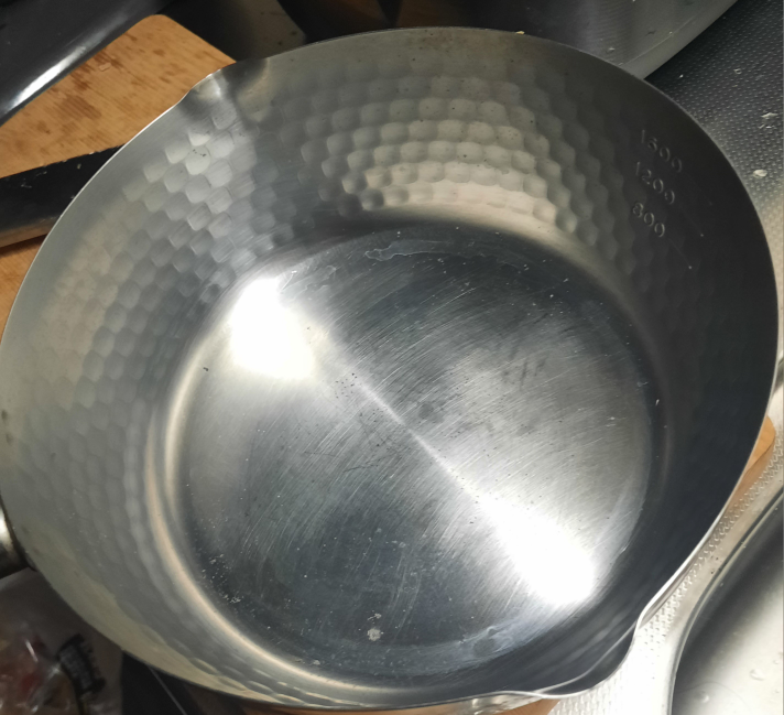 この鍋ってアルミかステンレスどっちですかね？