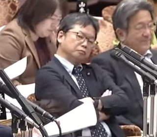 このガリ勉上がりっぽい横着な態度の国会議員は誰です？？？