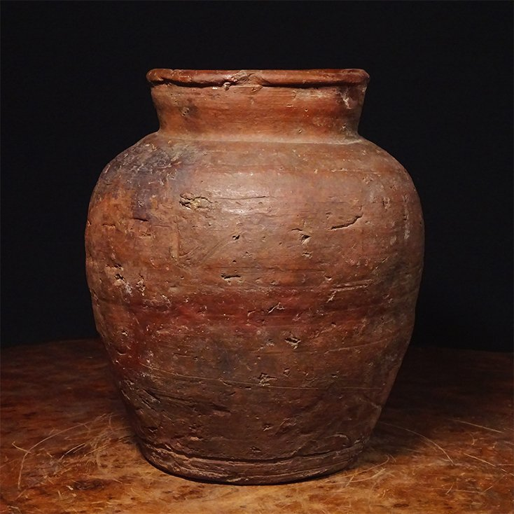 【古美 骨董】鎌倉時代の古備前焼 壺とのことですが、製作時代とともに修復以外で景色の評価して教えてください。 https://page.auctions.yahoo.co.jp/jp/auction/l1115211886 古美術 骨董の話です。 発掘品で割れていたものを修復した壺です。