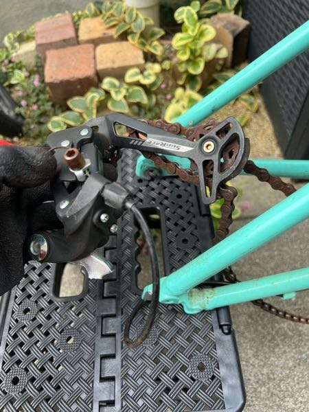 今朝Bianchiのクロスバイクに乗っていたところ - ギアを変えるとタイヤ 
