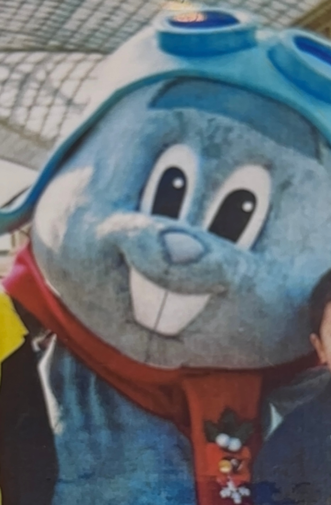 2002年にUSJで撮った写真が出てきたのですが、この写真のキャラク