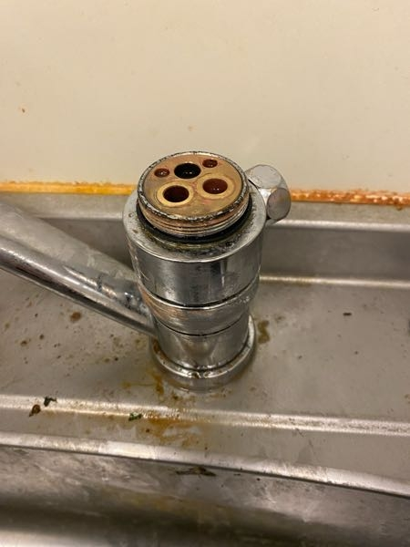 至急】こちらの分岐水栓の外し方を教えてください。写真のところ 至急】こちらの分岐水栓の外し方を教えてください。写真のところ
