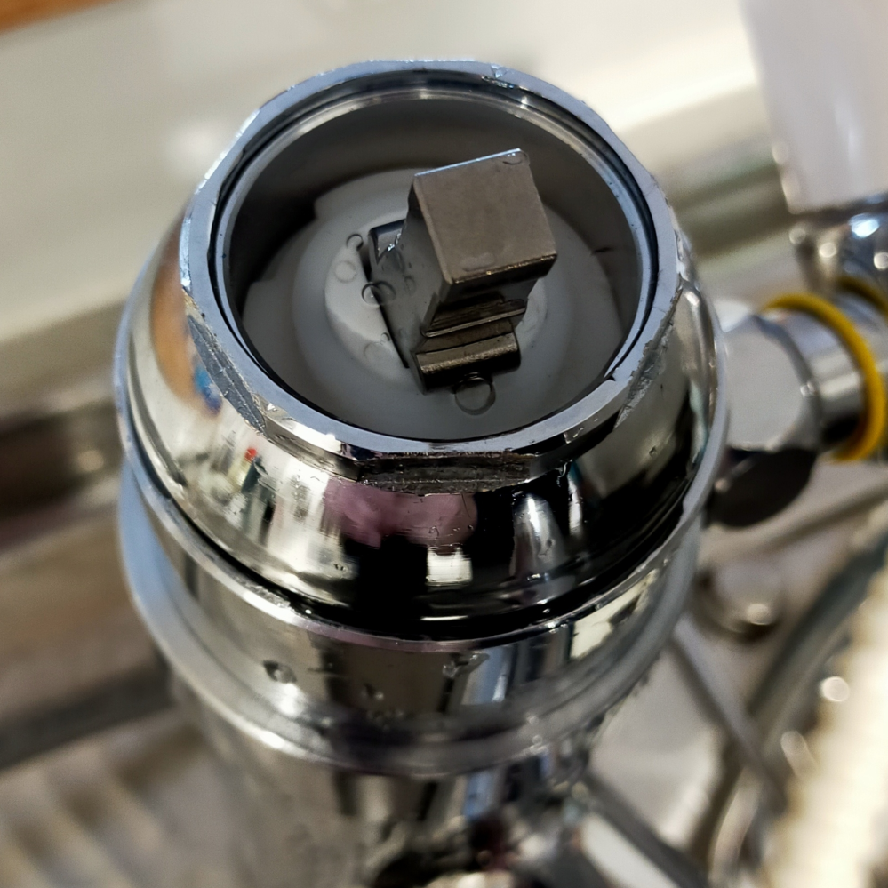 教えてください！分岐水栓のnsp-smh7取り付けについてです。上から