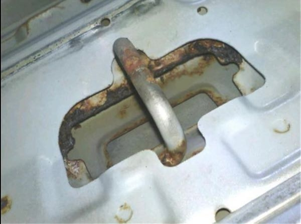 車の錆についてです。jb23型ジムニーのボンネット』 スズキ