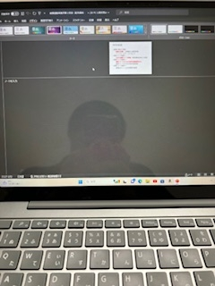 パワーポイントのファイルを開くと画面が小さくなってしまいます。対処法が分かる方お願いします。 