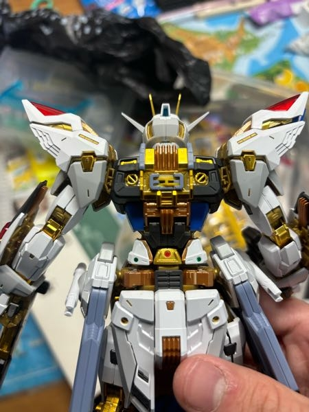ガンプラの破損についての質問です。アクションベースにつける際、MGE
