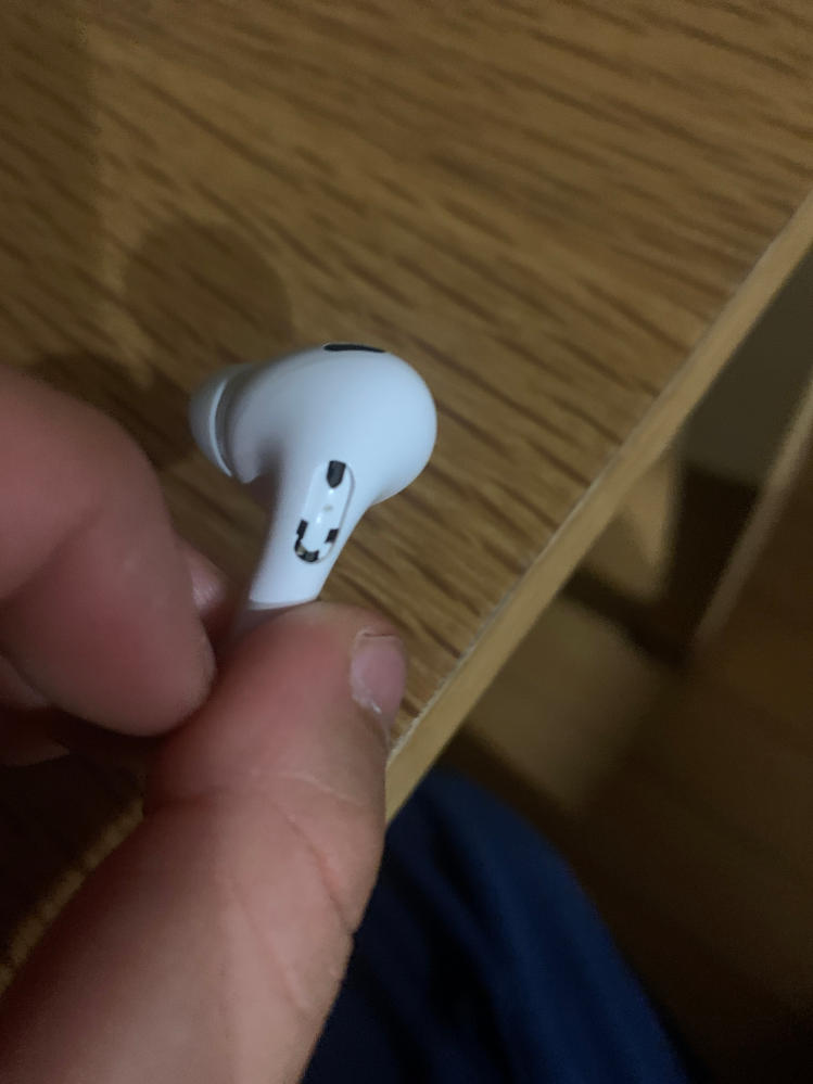 AirPodsPro第二世代この黒い部分が取れてしまったんですけど何 
