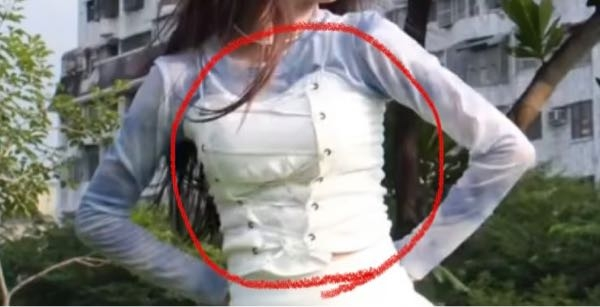 こういうチューブトップ？と薄めの長袖シャツはなんと調べたら出てきますかね？？ K-POP 韓国 衣装 アイドル