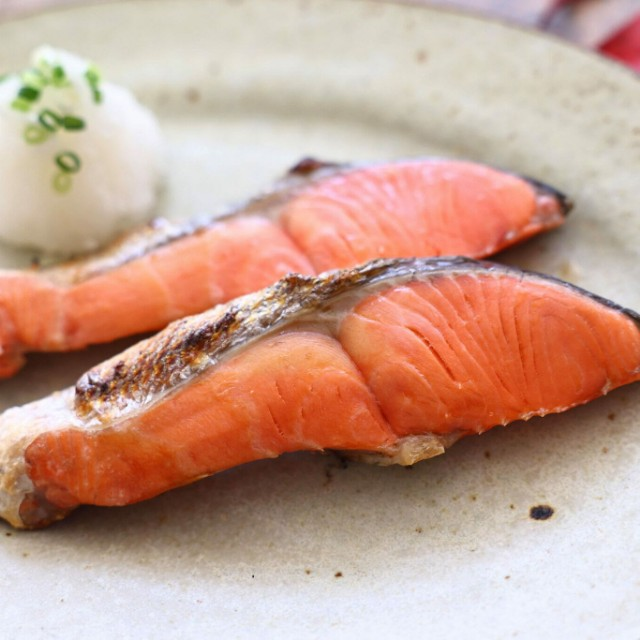焼き鮭の「皮」はいつも食べますか？