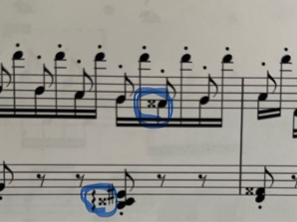 ピアノのこの記号ってどう言う意味ですか？