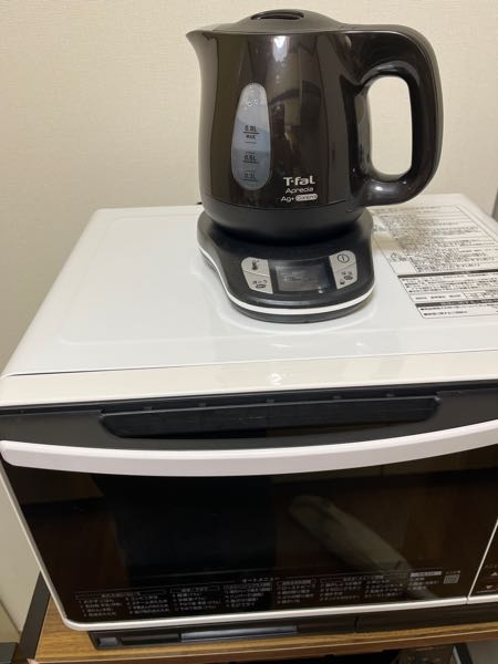 レンジの上で電気ポットを沸かしてもいいでしょうか、何か敷いた方が 