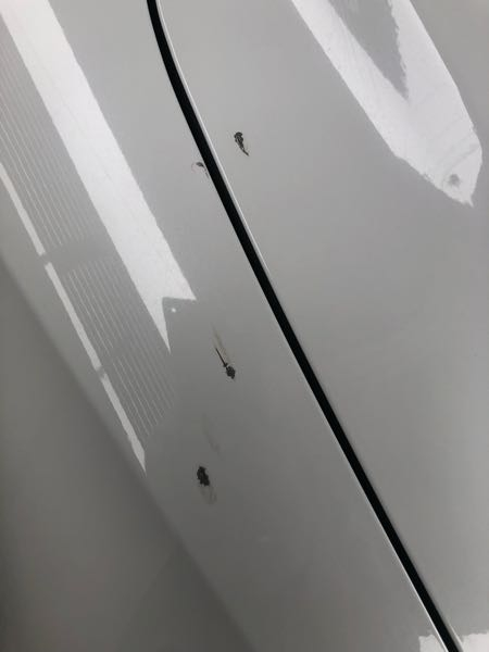 レクサスisに乗っていますが、飛び石により、ボディにキズがついて