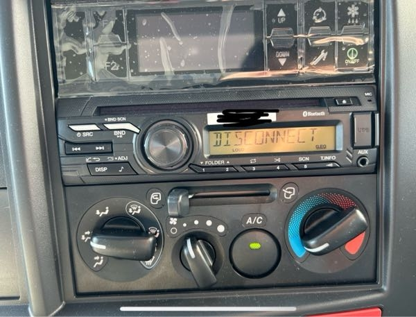 会社で使っているトラックのオーディオ(？)です。Bluetoothのマークが
