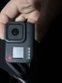 gopro HERO8の電源が付かなくなりました
症状としてはスイッチを押しても電源が付かずフロント側の赤いランプが点灯しっぱなしになっています 本体をリセットさせるためにボタンを10秒程度押し続け離すと赤いランプが消えますがまたすぐに点灯します
別のバッテリーに入れ替えたりバッテリーを外しケーブルを繋いだりSDカードを抜いたりしてもだめでした
ゴープロに問い合わせしましたが返事も来ません
...