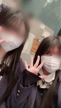 顔の赤みを消して白くする方法があれば教えてほしいです、
友達と写真撮った時のやつなのですがあまりにも顔色が違いすぎて恥ずかしくなってきました、
いい感じのコスメ等もあれぱ教えてほしいです、 特に頬とか赤みがすごくて、、、