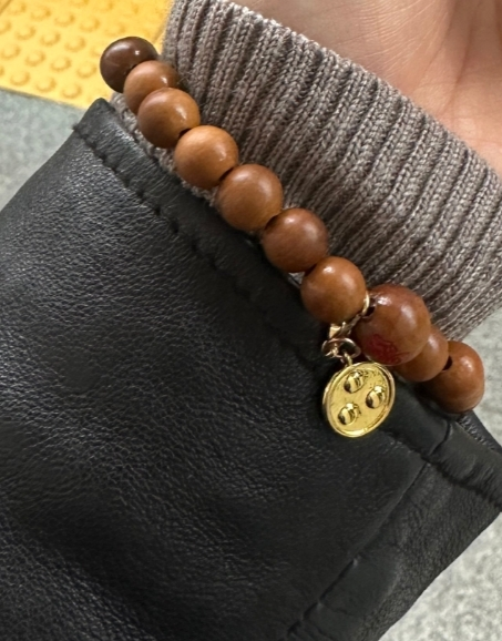 月の空間　ムンビン　ブレスレット Astroのムンビンが愛用していたこのブレスレットどこで買えますか