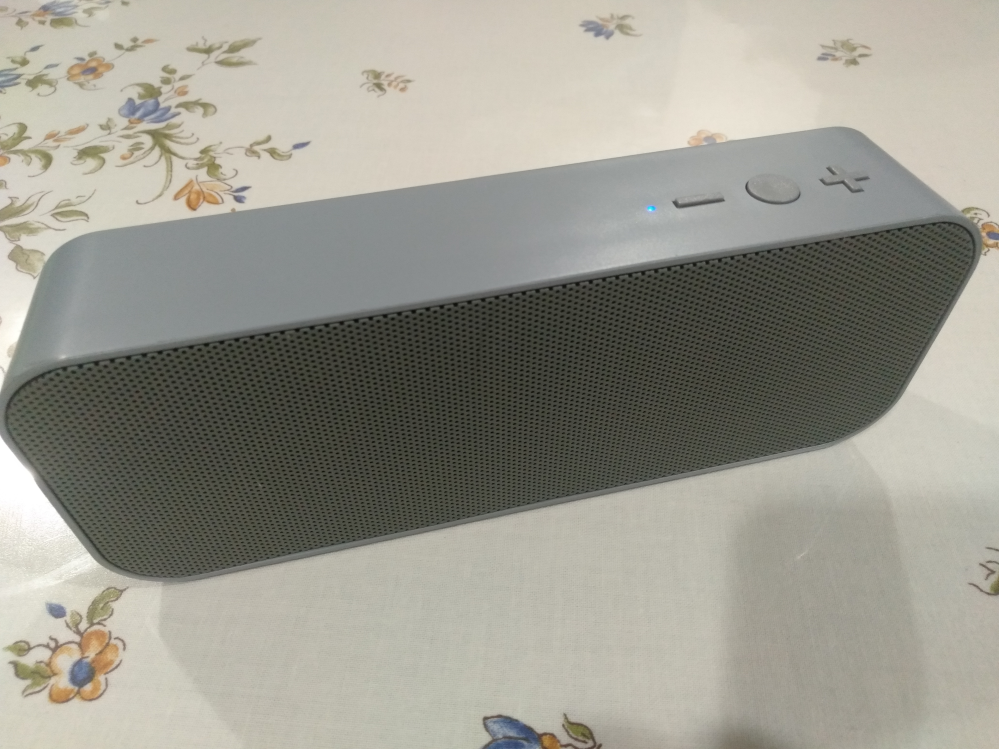 進研ゼミの努力賞プレゼントのBluetoothスピーカー（底面裏にM