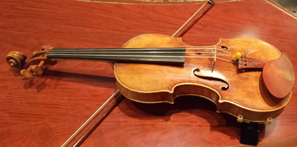 ヴァイオリンの値段について質問です。 この楽器にはいくらの値が付きますか？