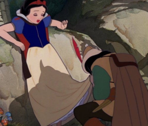ディズニーの「白雪姫」に詳しい方に質問です。この画像は何をしている場面ですか？ この男性は狩人ですよね？ 白雪姫のスカートを引っ張ってるんですか？ よろしくお願いします。