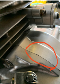 バイクのオイル滲みです。20年以上前のグラストラッカーです、自分が乗 