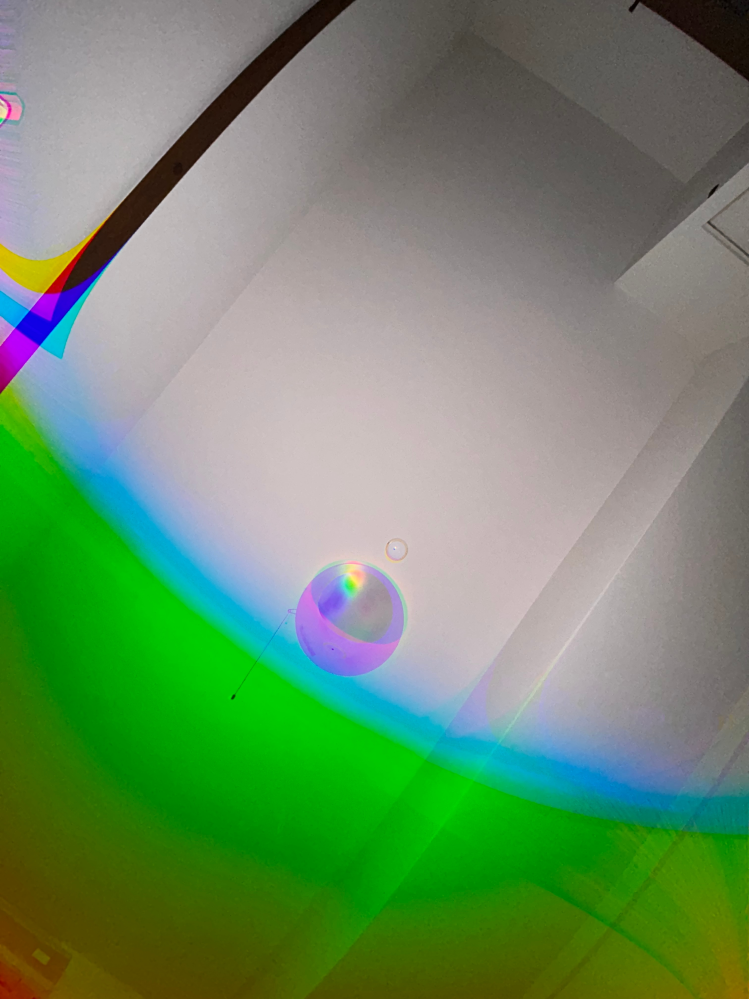 ある日突然iPhoneの外カメラが使えなくなりました。押しても反応しま