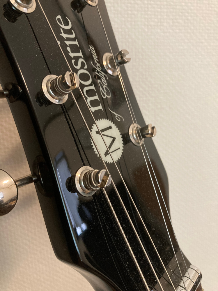 モズライトギターってベンチャーズモデルとそうでないモデルがあると思