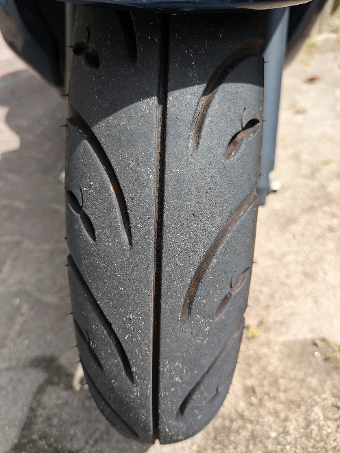 自転車　一年ほど使用　フロントタイヤ交換後半年使用　現状優先 タイヤが摩耗したので交換