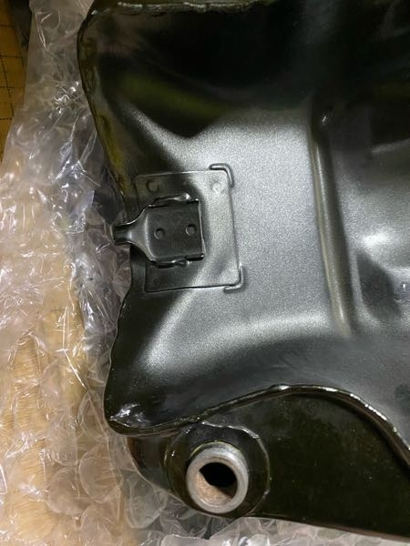 z1、z2のタンクで質問です純正タンクで固定部分に刻印がないタンクは