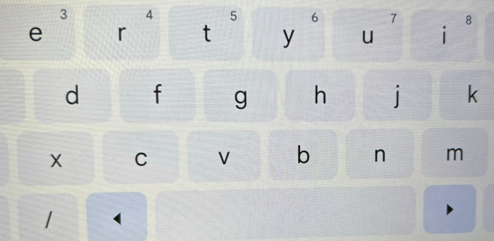 大至急お願いします。 - 学校での課題をするChromebookのキーボードが 