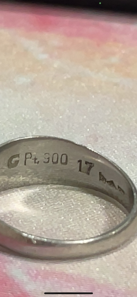 指輪刻印で「C」か「G」のような記載とPT900の記載がありますが
