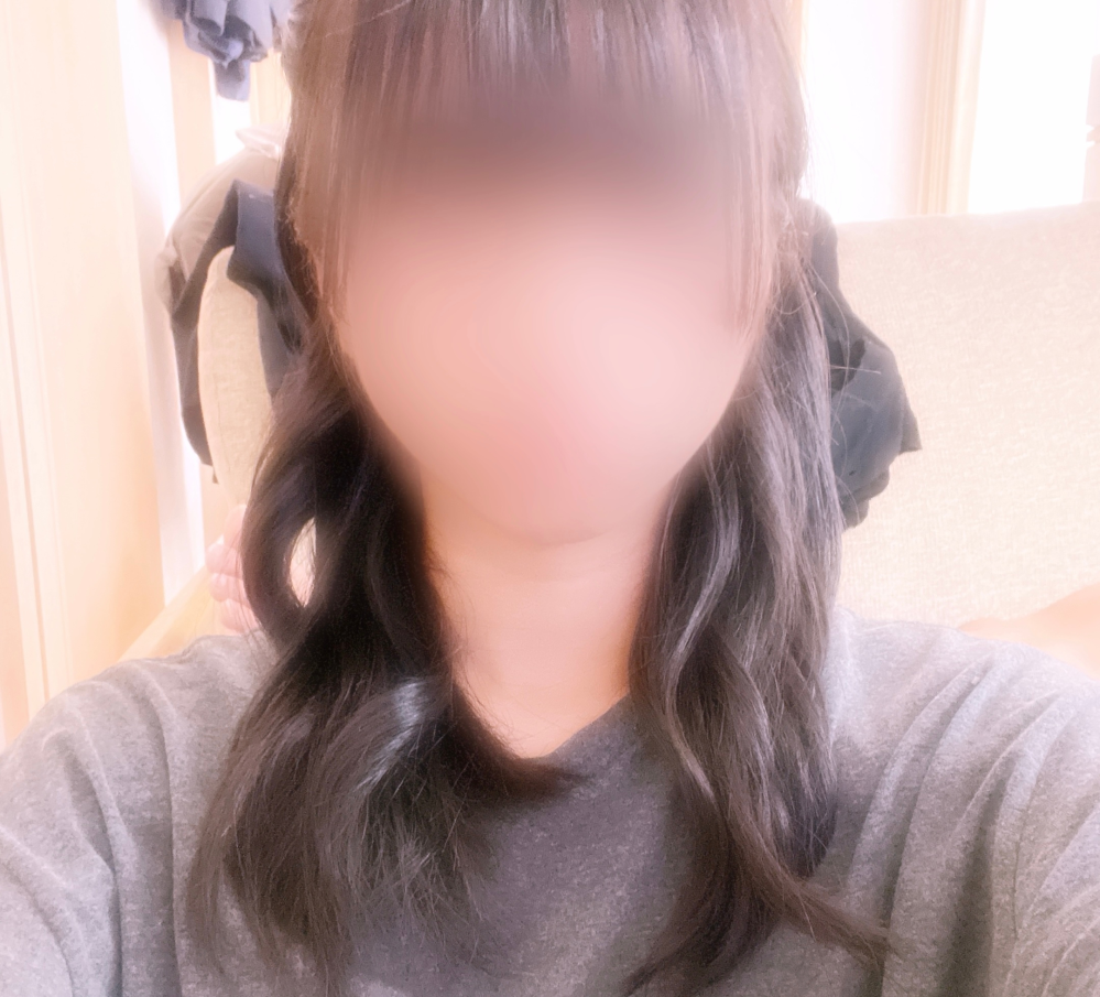 正直この巻き方は変ですか、。 ちなみにコテはなくヘアアイロンで巻きました、、