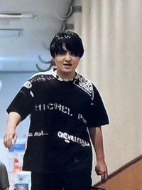 7月23日の髭男のライブで藤原聡さんが着ていたこのTシャツはどこのものかわかり... - Yahoo!知恵袋