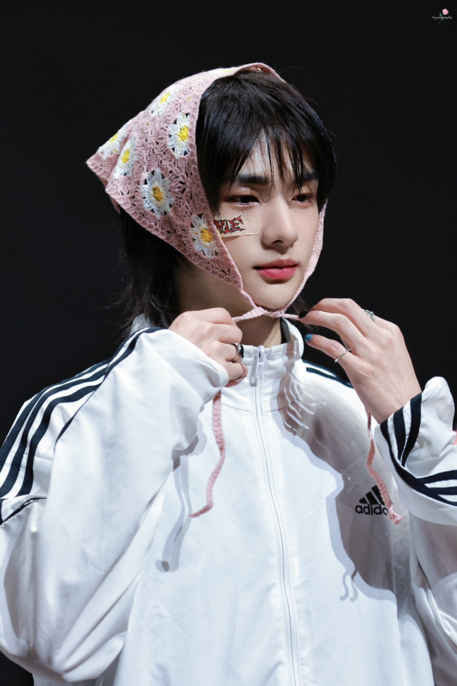 straykidsヒョンジンが着用しているこちらのアディダスの商品名